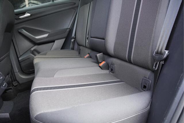 Volkswagen T-Roc 1.5 TSI 150PK! Automaat Style Business BJ2022 Lmv 16" | Led | Pdc | Elek. achterklep | Achteruitrijcamera | App-Connect | Navi | Virtual cockpit | Climate control | Cruise control | Extra getint glas