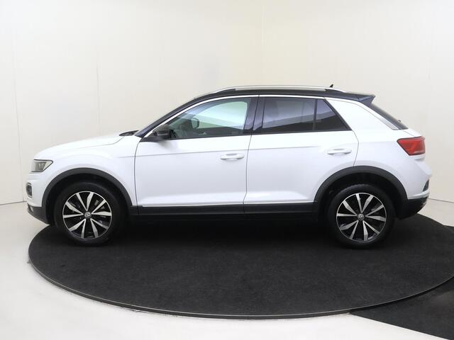 Volkswagen T-Roc 1.0 TSI Style | Trekhaak | Navigatie | Stoelverwarming | Adaptieve cruise control | Lane assist | Carplay | 3-zone airco |