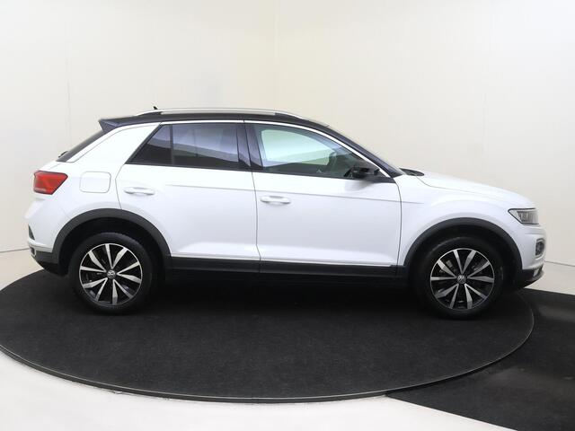 Volkswagen T-Roc 1.0 TSI Style | Trekhaak | Navigatie | Stoelverwarming | Adaptieve cruise control | Lane assist | Carplay | 3-zone airco |