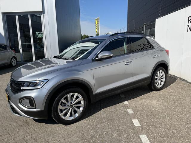Volkswagen T-Roc 1.5 TSI 150 Life AUTOMAAT l CAMERA l NAVI l ADAPT. CRUISE l SENSOREN | 17`` VELGEN