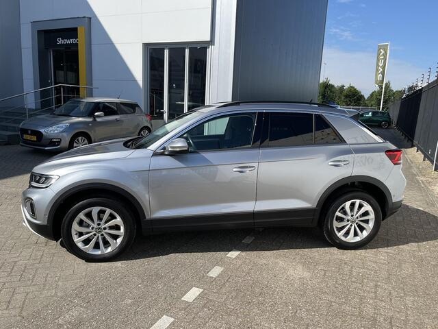 Volkswagen T-Roc 1.5 TSI 150 Life AUTOMAAT l CAMERA l NAVI l ADAPT. CRUISE l SENSOREN | 17`` VELGEN