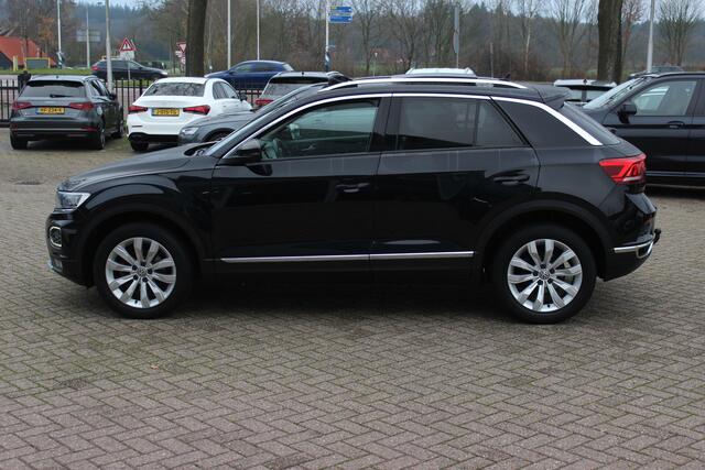 Volkswagen T-Roc 1.5 TSI Sport / Trekhaak / Panoramadak / Virtual Cockpit / CarPlay / 17'' / LED Koplampen / DAB / ACC