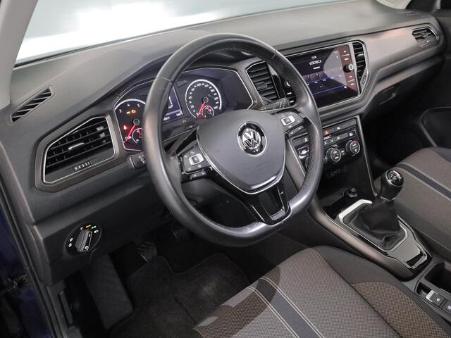 Volkswagen T-Roc 1.0 TSI Style 115 pk | Navigatie via App | Panoramadak | Parkeersensoren | Adaptieve cruise control | LED koplampen | Autom. airco |