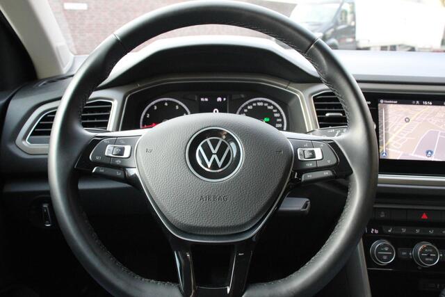 Volkswagen T-Roc 1.5 TSI 150pk DSG Style Navigatie Apple Carplay Android Auto Camera Parkeersensoren Adaptive Cruise Control Stoelverwarming Climate Control Lichtmetalen velgen