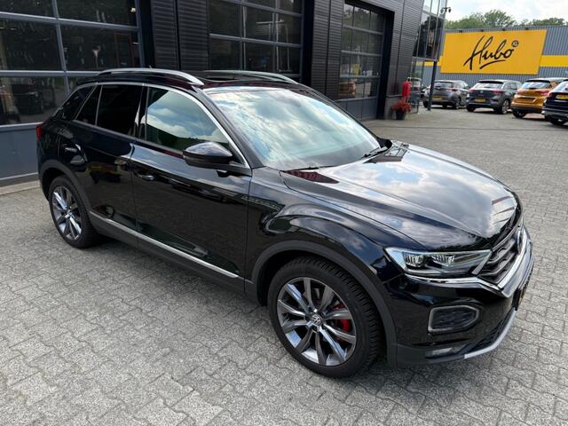 Volkswagen T-Roc 1.5 TSI SPORT BNSR BJ.2019 PANO TREKHAAK