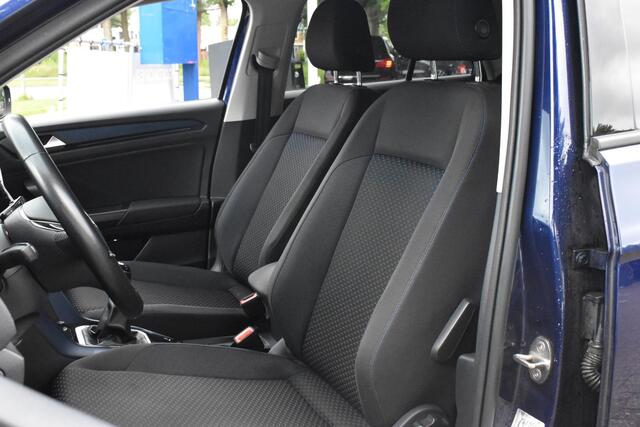 Volkswagen T-Roc 1.0 TSI Style Business 100% Dealer onderhouden | Carplay Navigatie | BSM | 12 mnd BOVAG garantie | Whatsapp 06-53188999
