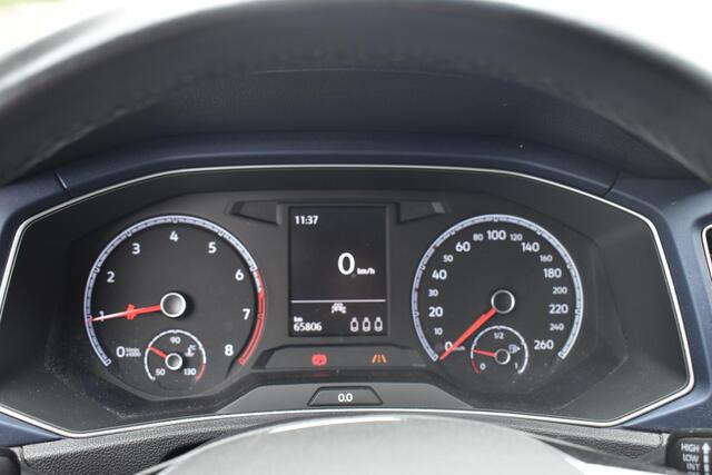Volkswagen T-Roc 1.0 TSI Style Business 100% Dealer onderhouden | Carplay Navigatie | BSM | 12 mnd BOVAG garantie | Whatsapp 06-53188999