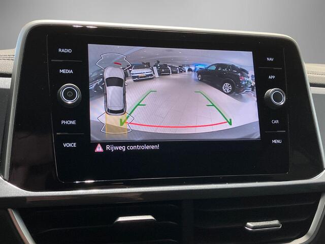 Volkswagen T-Roc 1.5TSI/150PK DSG Style · Camera · Trekhaak · Apple/Android Car Play · Navigatie ·