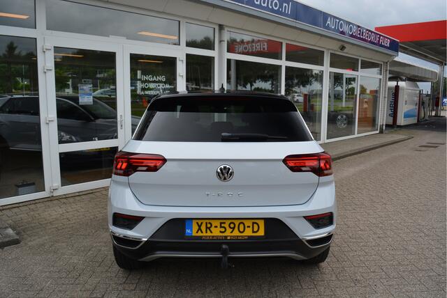Volkswagen T-Roc 1.5 TSI 150PK Sport Exclusive | Adaptive | Stoel VW | 18Inch | Trekhaak |