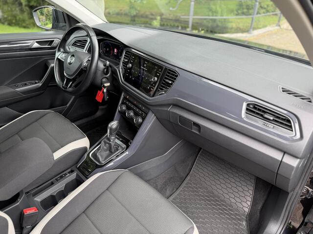 Volkswagen T-Roc 1.5 TSI Sport | Camera | Automaat | DigiDash | Adaptive | CarPlay |