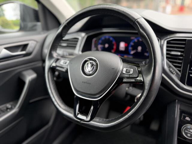 Volkswagen T-Roc 1.5 TSI Sport | Camera | Automaat | DigiDash | Adaptive | CarPlay |