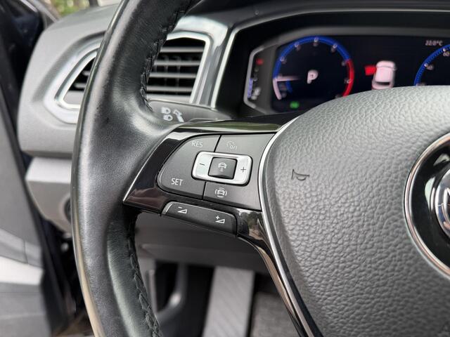 Volkswagen T-Roc 1.5 TSI Sport | Camera | Automaat | DigiDash | Adaptive | CarPlay |