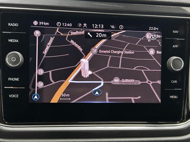 Volkswagen T-Roc 1.5 TSI Sport | NAVIGATIE | TREKHAAK | PARKEERSENSOREN VOOR-EN ACHTER | R-LINE |