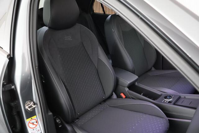 Volkswagen T-Roc 1.5 eTSI 150pk DSG R-Line Black Style Panoramadak Trekhaak Camera Stoelverwarming Navigatie