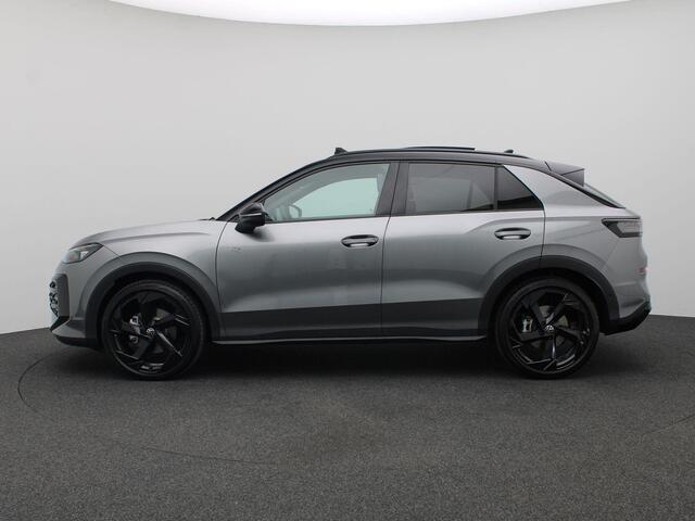 Volkswagen T-Roc 1.5 eTsi R-Line First Edition 150PK DSG Pano-Schuifdak, Trekhaak, Black Style, 20" LM Velgen, Keyless, Side Asisst, Matrix LED-Verlichting, Achteruitrijcamera