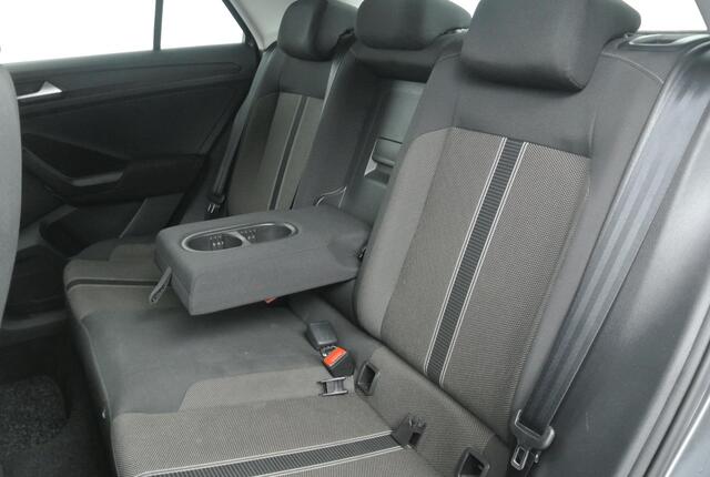 Volkswagen T-Roc 1.0 TSI 110pk Style | Winterpakket | Trekhaak | Carplay/Android Auto | Climate Control |