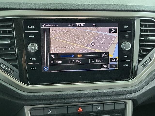 Volkswagen T-Roc 1.0 TSI Style 2e-Eig. & Keurig-Onderh. BOVAG-Garantie. NL-Auto.