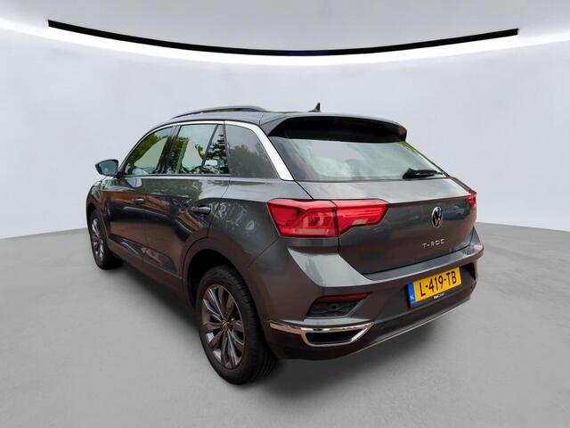 Volkswagen T-Roc 1.0 TSI Style / PARKEER SENSOREN V+A/ CAMERA/ DIGITAL DASH/ NAVI/ AIRCO