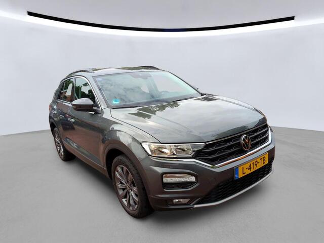 Volkswagen T-Roc 1.0 TSI Style / PARKEER SENSOREN V+A/ CAMERA/ DIGITAL DASH/ NAVI/ AIRCO