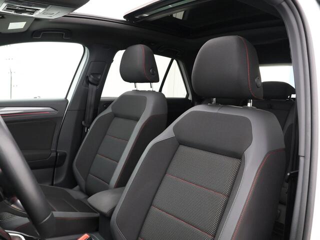Volkswagen T-Roc 1.5 TSI 150pk DSG Sport · Panoramadak · Camera · Afn. Trekhaak · Dodehoeksensor · ACC · 18"Velgen · Sfeerverlichting · Sportstoelen ·