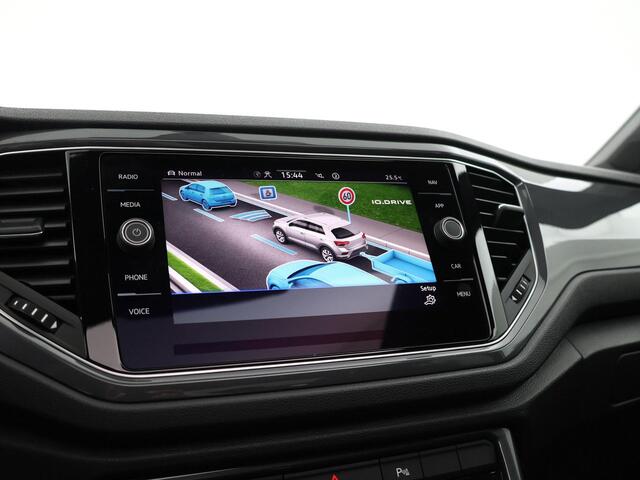 Volkswagen T-Roc 1.5 TSI 150pk DSG Sport · Panoramadak · Camera · Afn. Trekhaak · Dodehoeksensor · ACC · 18"Velgen · Sfeerverlichting · Sportstoelen ·