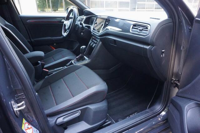 Volkswagen T-Roc 1.5 TSI Sport Business R Trekhaak/Camera/App-Connect!
