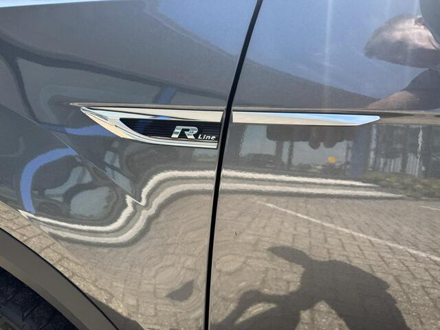 Volkswagen T-Roc 1.5 TSI Sport R-line | ACC | LED | Trekhaak | Camera | App-connect | 1e eig.
