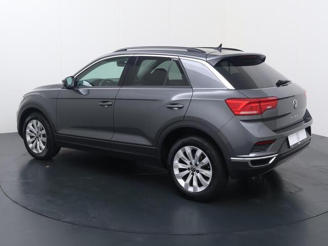 Volkswagen T-Roc 1.0 TSI Style Business | 110 PK | Adaptive Cruise Control | Climate Control | Navigatiesysteem | Parkeersensoren |