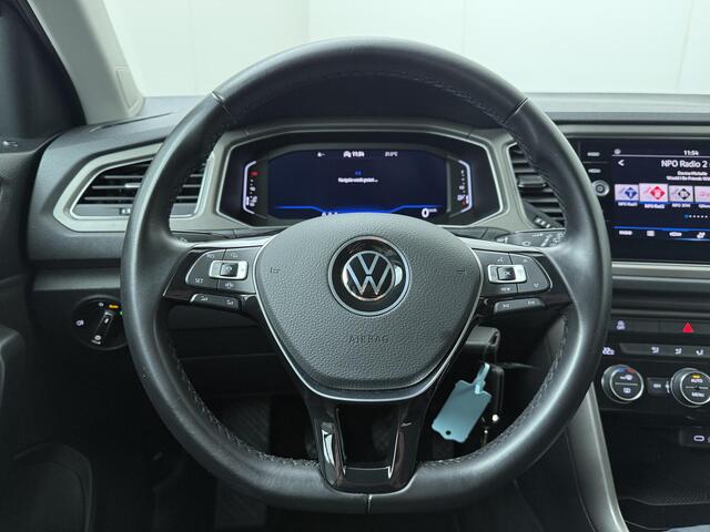 Volkswagen T-Roc 1.0 TSI Style Business | 110 PK | Adaptive Cruise Control | Climate Control | Navigatiesysteem | Parkeersensoren |