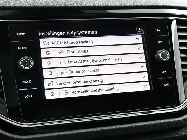 Volkswagen T-Roc 1.5 TSI 150pk DSG Sport · Panoramadak · Dodehoeksensor · Stoelverwarming · 19"Velgen · ACC · Elek. Achterklep · Active Info Display ·