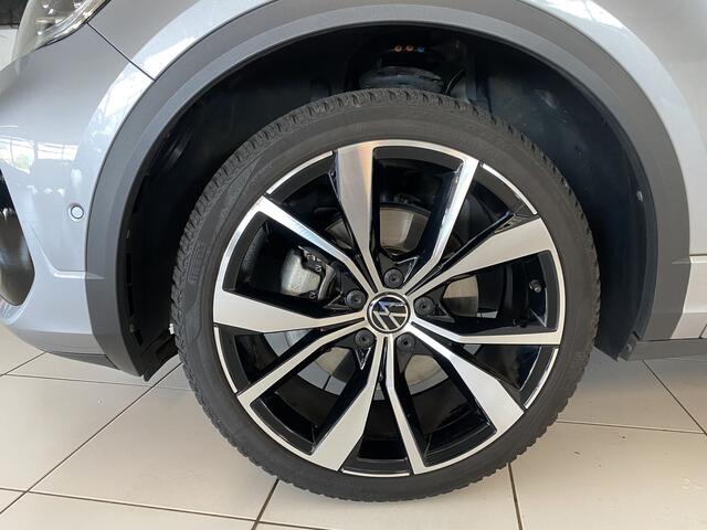 Volkswagen T-Roc 1.5 TSI R-Line Business Panoramadak / Trekhaak / Beats Audio / Carplay / Camera