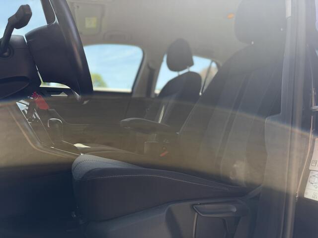 Volkswagen T-Roc 1.5 TSI Style | Camera | Adaptive | Clima | Trekhaak | Dealer Onderhouden |