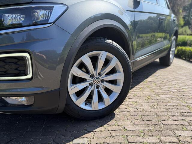 Volkswagen T-Roc 1.5 TSI Sport | Camera | KeyLes | Adaptive | DigiDash | Dealer Onderhouden |