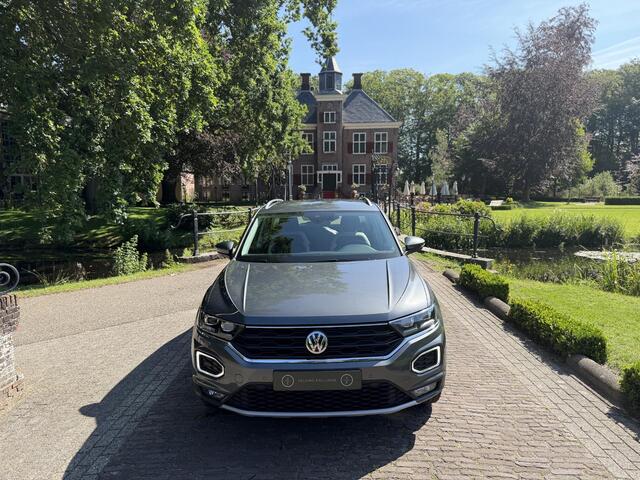 Volkswagen T-Roc 1.5 TSI Sport | Camera | KeyLes | Adaptive | DigiDash | Dealer Onderhouden |