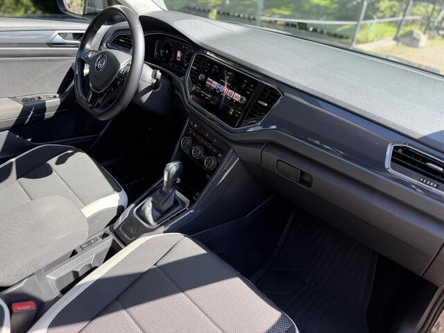 Volkswagen T-Roc 1.5 TSI Sport | Camera | KeyLes | Adaptive | DigiDash | Dealer Onderhouden |