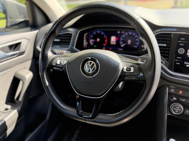 Volkswagen T-Roc 1.5 TSI Sport | Camera | KeyLes | Adaptive | DigiDash | Dealer Onderhouden |