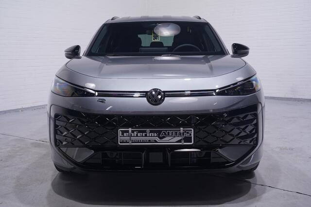 Volkswagen T-Roc 1.5 eTsi R-Line First Edition IQ.light Apple Carplay Black style Stoel-/stuur verwarming 19 Inch Camera R-Line interieur