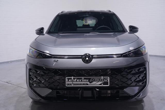 Volkswagen T-Roc R-Line First Edition IQ.light Apple Carplay Black style Stoel-/stuur verwarming 19 Inch Camera R-Line interieur