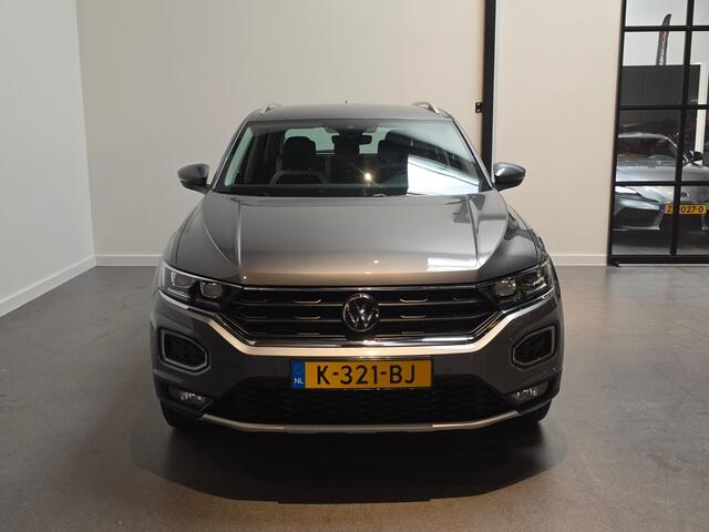 Volkswagen T-Roc 1.5 TSI Sport - Apple Carplay/Android Auto - Adaptive Cruise - Navi - LED - Trekhaak (afneembaar)