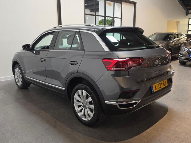 Volkswagen T-Roc 1.5 TSI Sport - Apple Carplay/Android Auto - Adaptive Cruise - Navi - LED - Trekhaak (afneembaar)