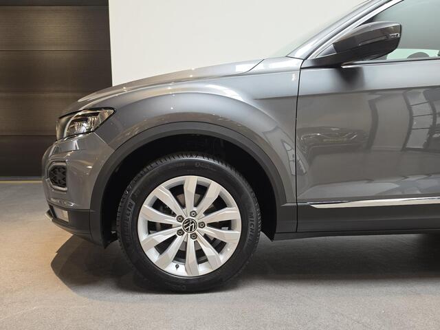 Volkswagen T-Roc 1.5 TSI Sport - Apple Carplay/Android Auto - Adaptive Cruise - Navi - LED - Trekhaak (afneembaar)