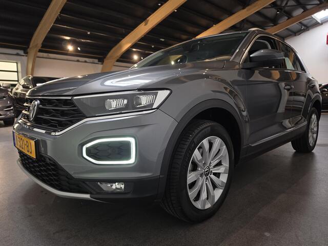 Volkswagen T-Roc 1.5 TSI Sport - Apple Carplay/Android Auto - Adaptive Cruise - Navi - LED - Trekhaak (afneembaar)