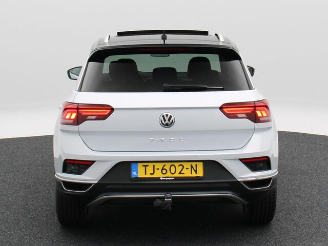Volkswagen T-Roc 1.5 TSi Sport 150 Pk | Trekhaak | Adaptive Cruise | Camera | CarPlay | Panorama dak | 17 Inch | 159.197 Km !!