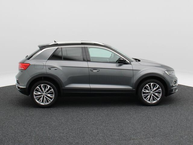 Volkswagen T-Roc 1.5 TSi 150 Pk Style | Trekhaak | Panorama dak | Adaptive Cruise | Parkeersensoren | Climatronic | CarPlay | 18 Inch | 49.300 Km !!