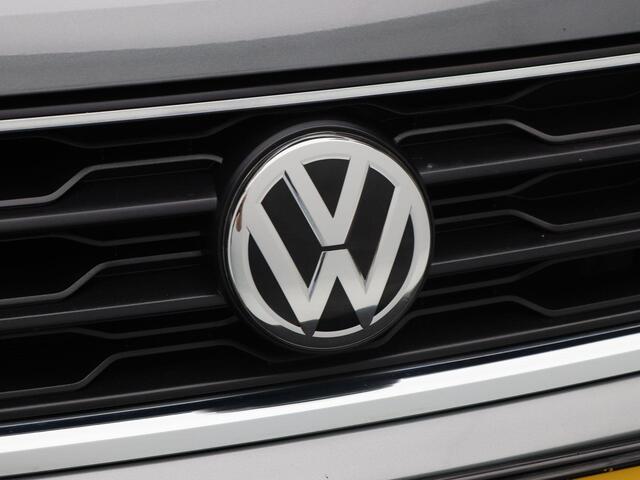 Volkswagen T-Roc 1.0 TSi 115 Pk Style | Stoel/Stuurverwarming | Adaptive Cruise | Panorama dak | Trekhaak | Camera | Climatronic | CarPlay | 17 Inch | 73.436 Km !!