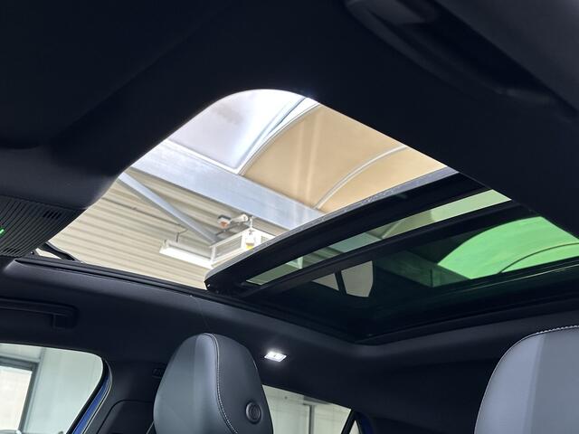 Volkswagen T-Roc 1.5 eTsi R-Line First Edition | IQ light | Pano | Trekhaak |