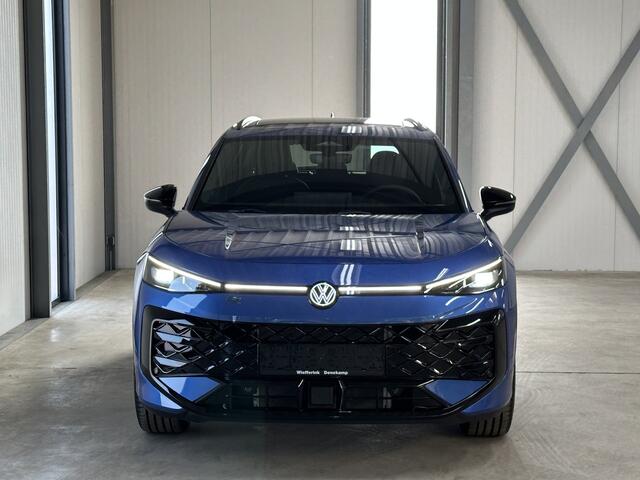 Volkswagen T-Roc 1.5 eTsi R-Line First Edition | IQ light | Pano | Trekhaak |