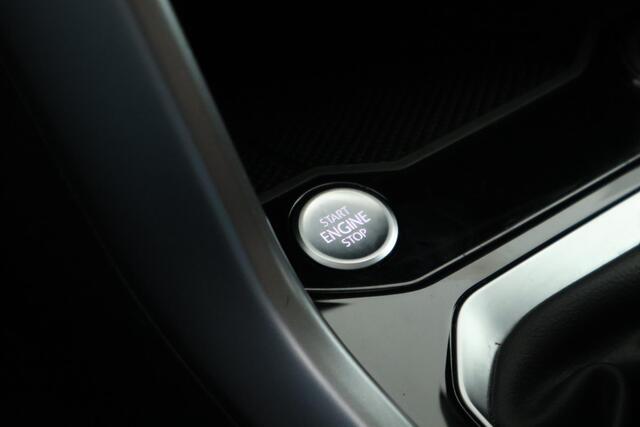 Volkswagen T-Roc 1.5 TSI 150pk DSG Life Edition Trekhaak Camera Stoelverwarming Keyless Navigatie