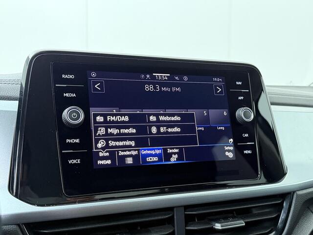 Volkswagen T-Roc 1.5 TSI Life Business | 150 PK | Automaat | Trekhaak | Achteruitrijcamera | Stoelverwarming | Dodehoek detectie |