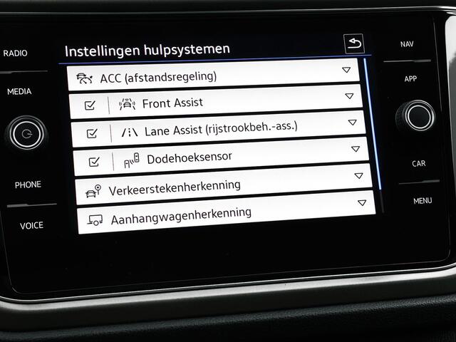 Volkswagen T-Roc 1.5 TSI 150pk DSG Style · Panoramadak · Camera · Elek. Achterklep · Dodehoeksensor · Stoelverwarming · Apple/Android Car Play ·